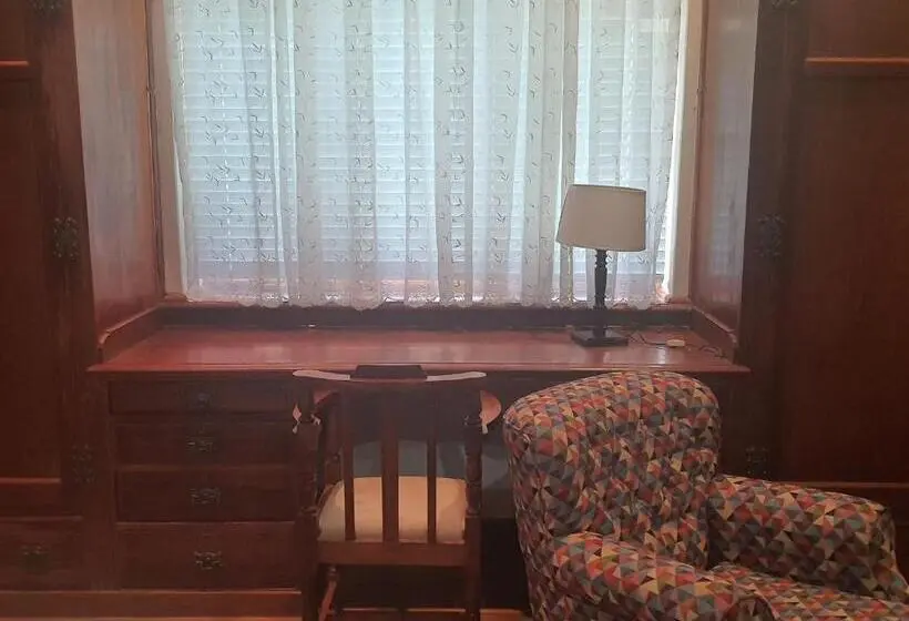 キングサイズベッドのデラックスルーム, Lord Fraser Guest House