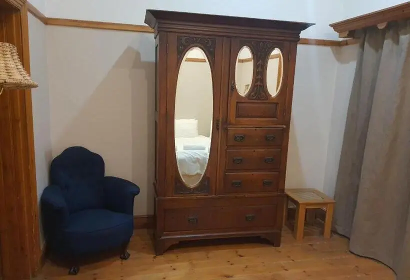 ファミリールーム, Lord Fraser Guest House