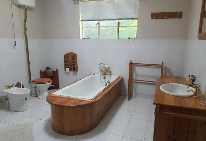 ファミリールーム, Lord Fraser Guest House