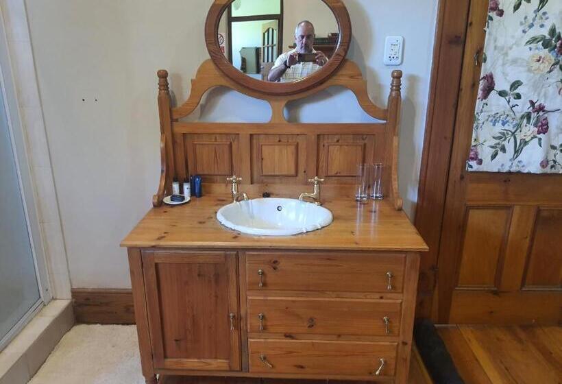 غرفة كومفورت ثلاثية, Lord Fraser Guest House