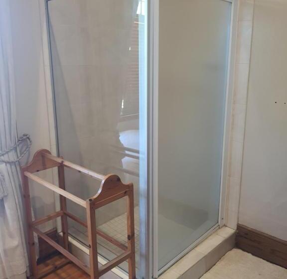 غرفة كومفورت ثلاثية, Lord Fraser Guest House