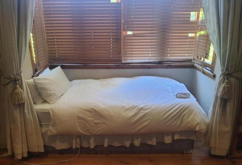 غرفة كومفورت ثلاثية, Lord Fraser Guest House