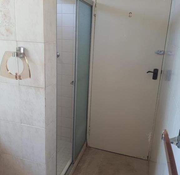 غرفة إقتصادية, Lord Fraser Guest House