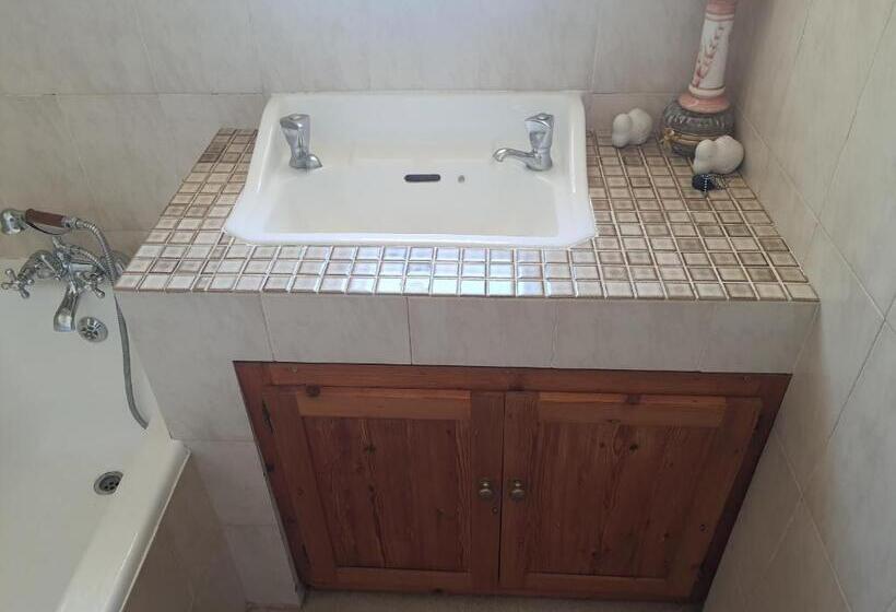 غرفة إقتصادية, Lord Fraser Guest House