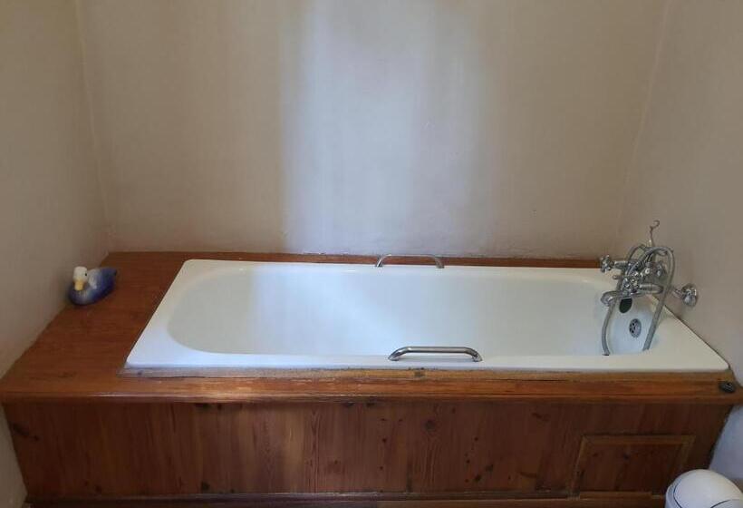 غرفة ديلوكس, Lord Fraser Guest House