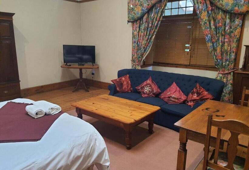Семейный Номер, Lord Fraser Guest House