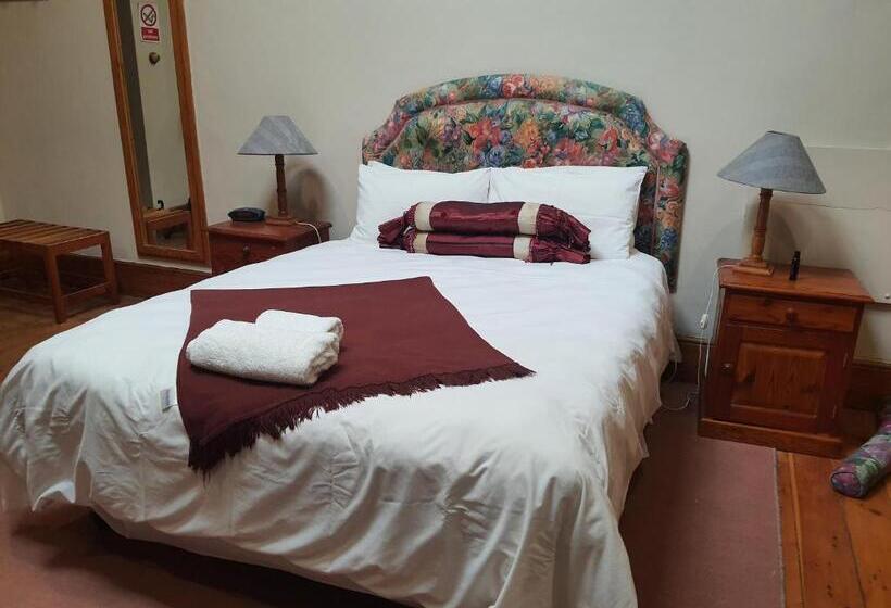 غرفة عائلية, Lord Fraser Guest House