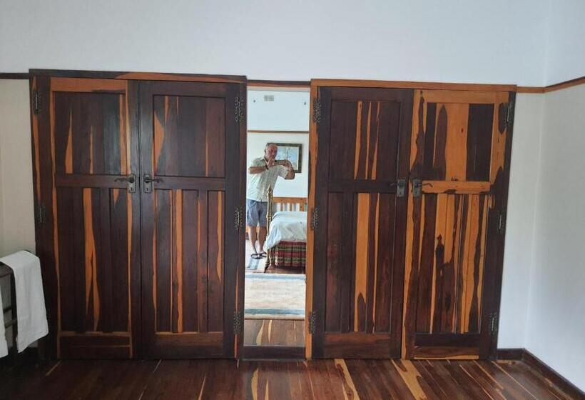 غرفة إقتصادية, Lord Fraser Guest House