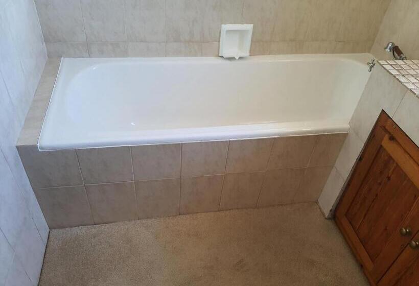 غرفة إقتصادية, Lord Fraser Guest House