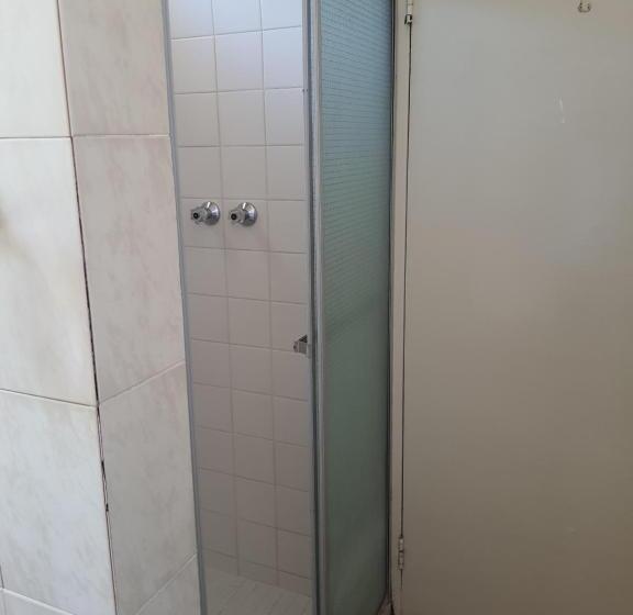 غرفة إقتصادية, Lord Fraser Guest House