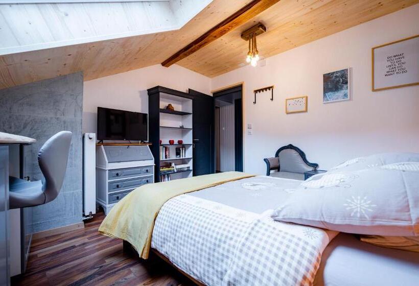 اتاق استاندارد یک تخته با سرویس بهداشتی مشترک, B&b Restaurant Le Pernollet