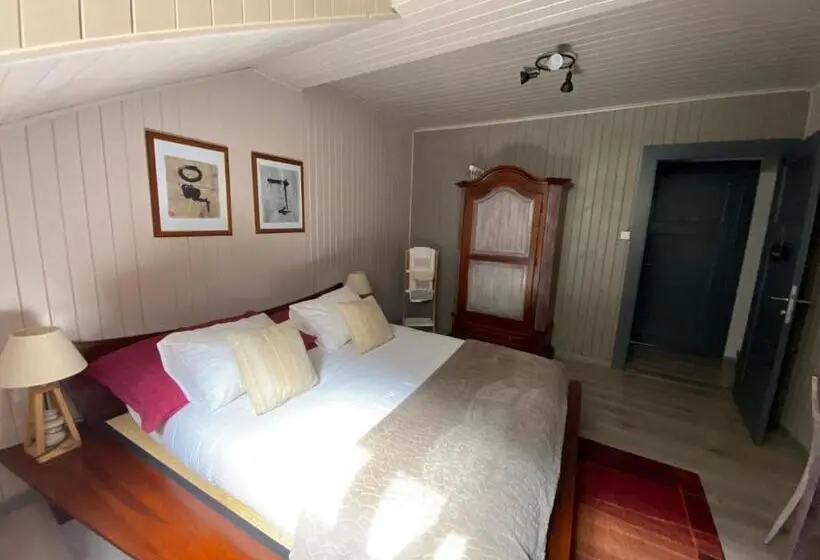 バス共有のスタンダードルーム, B&b Restaurant Le Pernollet