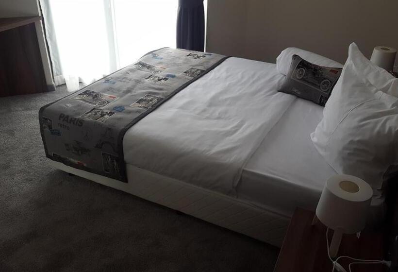 חדר סטנדרט נוף לגינה, Family Hotel Novel City