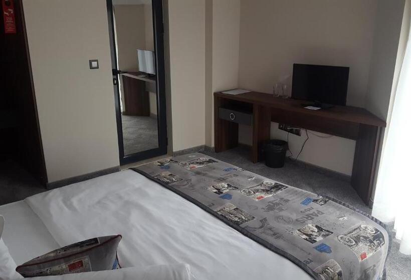 חדר סטנדרט נוף לגינה, Family Hotel Novel City