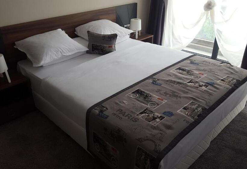 اتاق استاندارد با چشم‌انداز باغ, Family Hotel Novel City