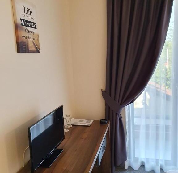 חדר סטנדרט נוף לגינה, Family Hotel Novel City