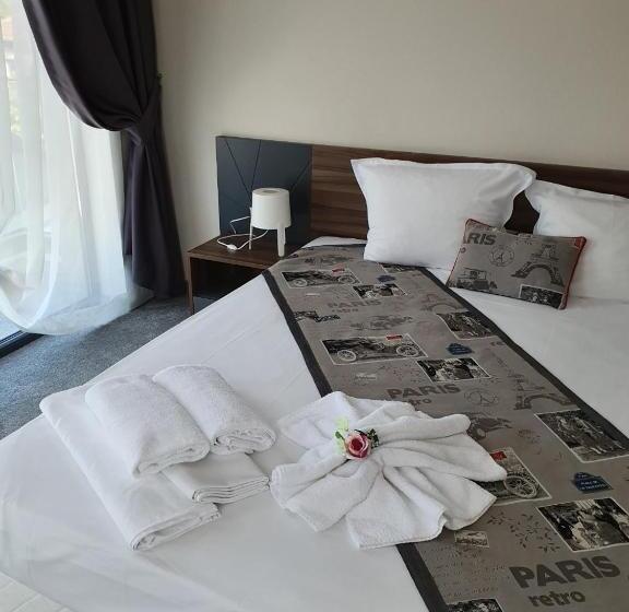 חדר סטנדרט נוף לגינה, Family Hotel Novel City