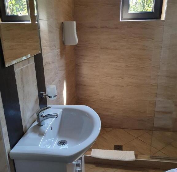 חדר סטנדרט נוף לגינה, Family Hotel Novel City