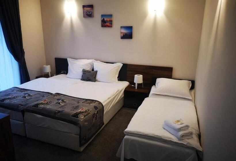 חדר סטנדרט לשלושה, Family Hotel Novel City