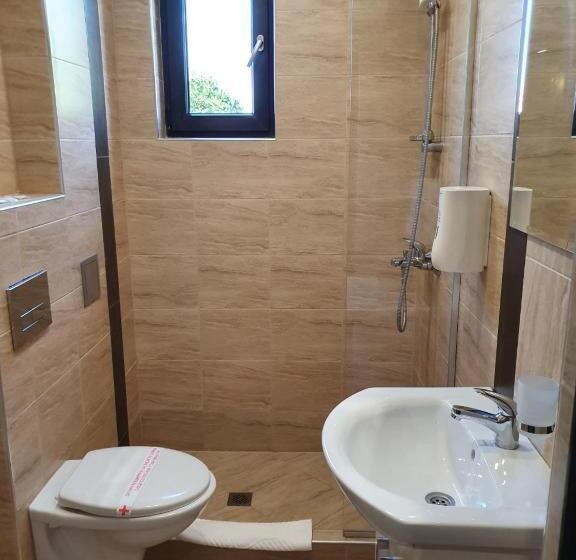 חדר סטנדרט לשלושה, Family Hotel Novel City