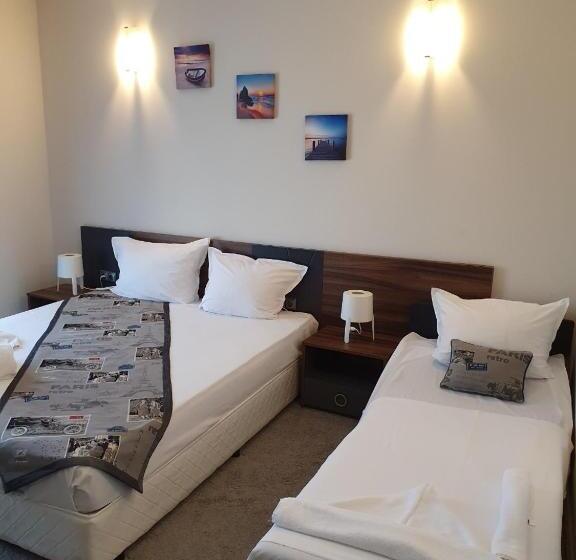 اتاق استاندارد سه نفره, Family Hotel Novel City