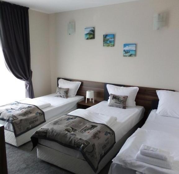 חדר סטנדרט לשלושה, Family Hotel Novel City