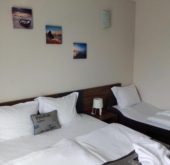 اتاق استاندارد سه نفره, Family Hotel Novel City
