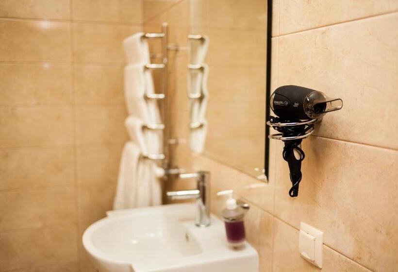 חדר סטנדרט, Charivne Ozero