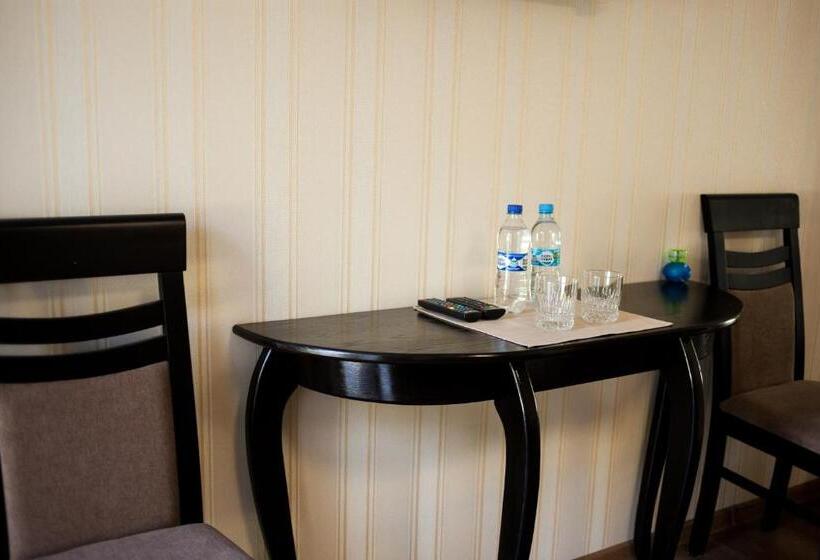 חדר סטנדרט, Charivne Ozero