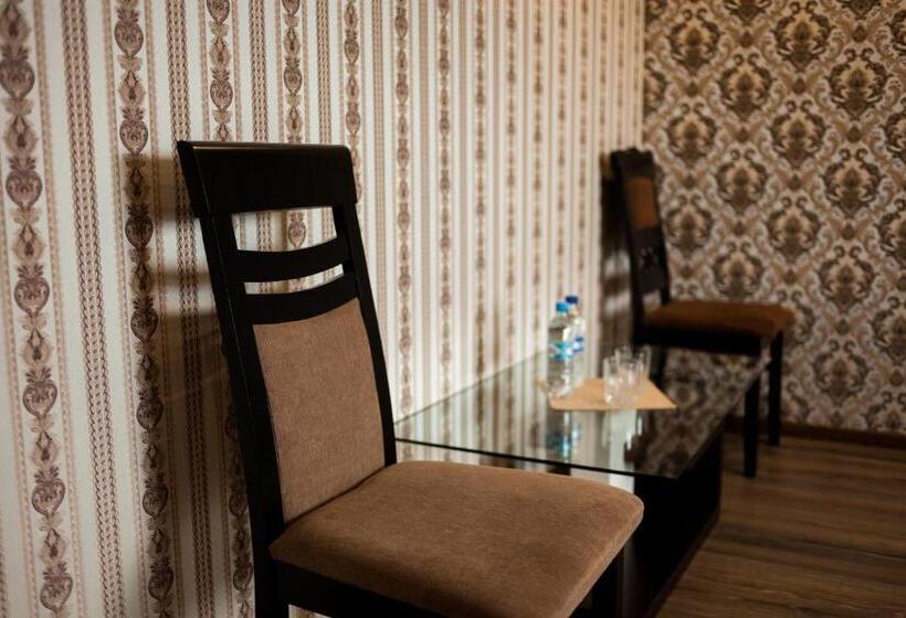 חדר דלוקס, Charivne Ozero