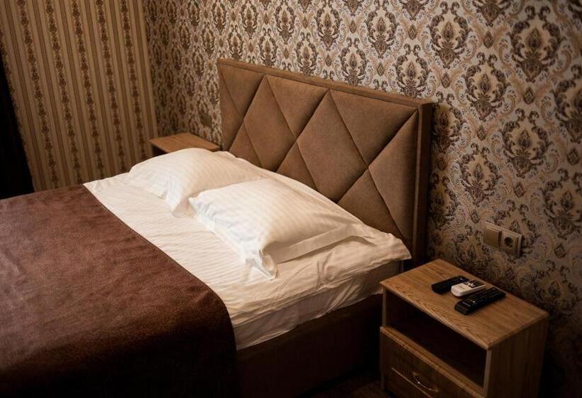 Номер Deluxe, Charivne Ozero