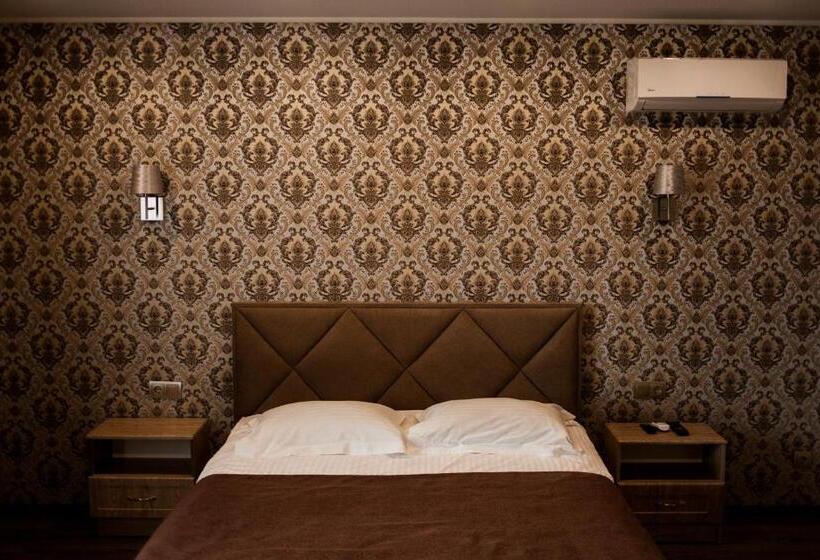 חדר דלוקס, Charivne Ozero