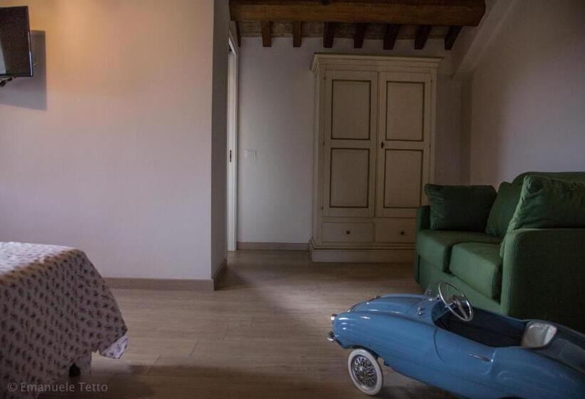 חדר משפחתי, La Collina Degli Ulivi