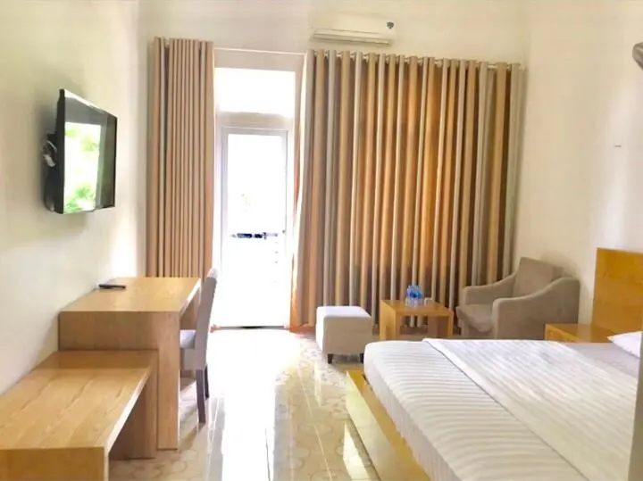 اتاق ساده سه‌ نفره, Nhà Khách T284