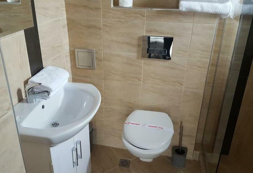 اتاق استاندارد با چشم‌انداز باغ, Family Hotel Novel City
