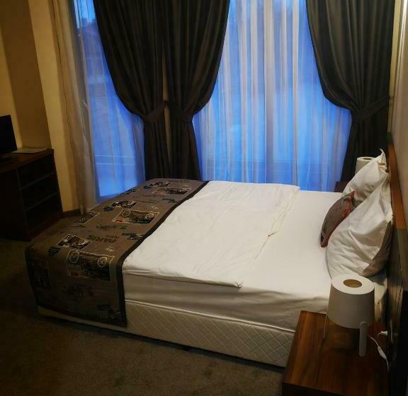 اتاق استاندارد با چشم‌انداز باغ, Family Hotel Novel City
