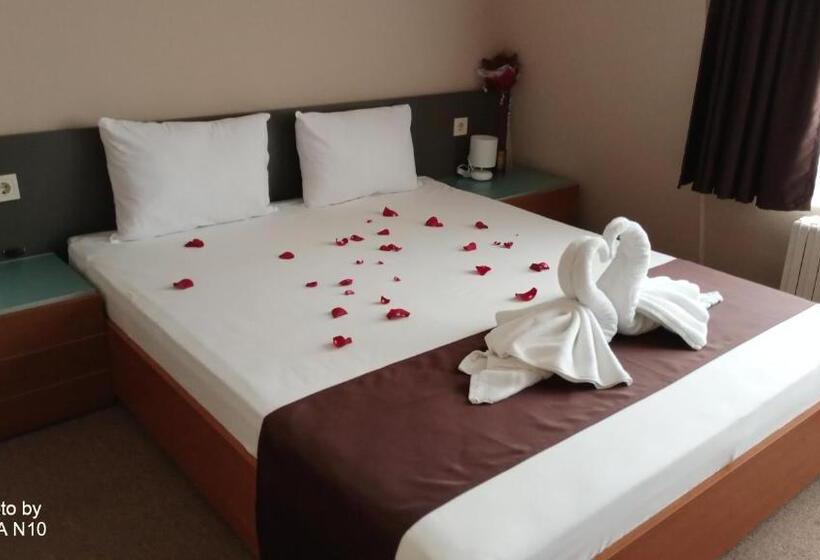 ファミリールーム, Oppium Restaurant & Garden