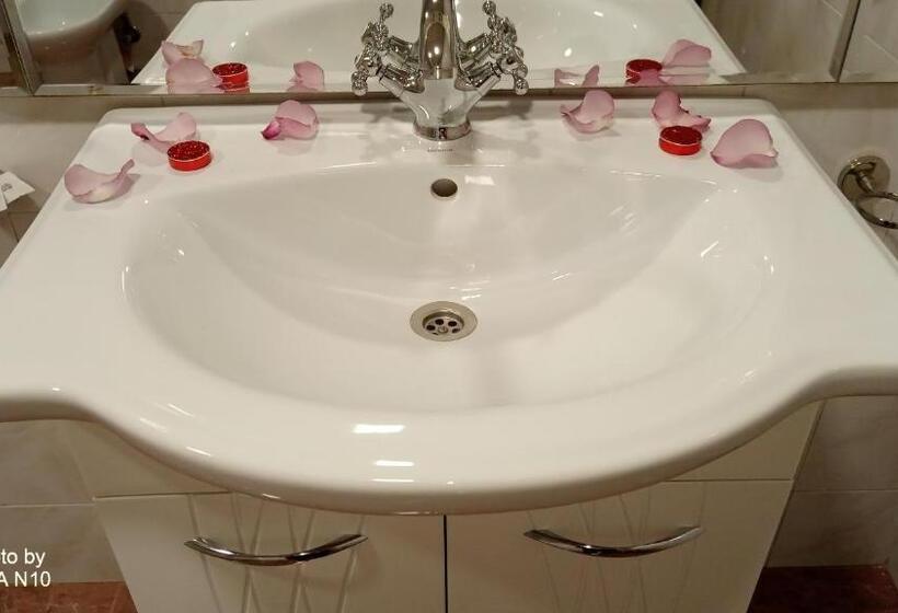 ファミリールーム, Oppium Restaurant & Garden