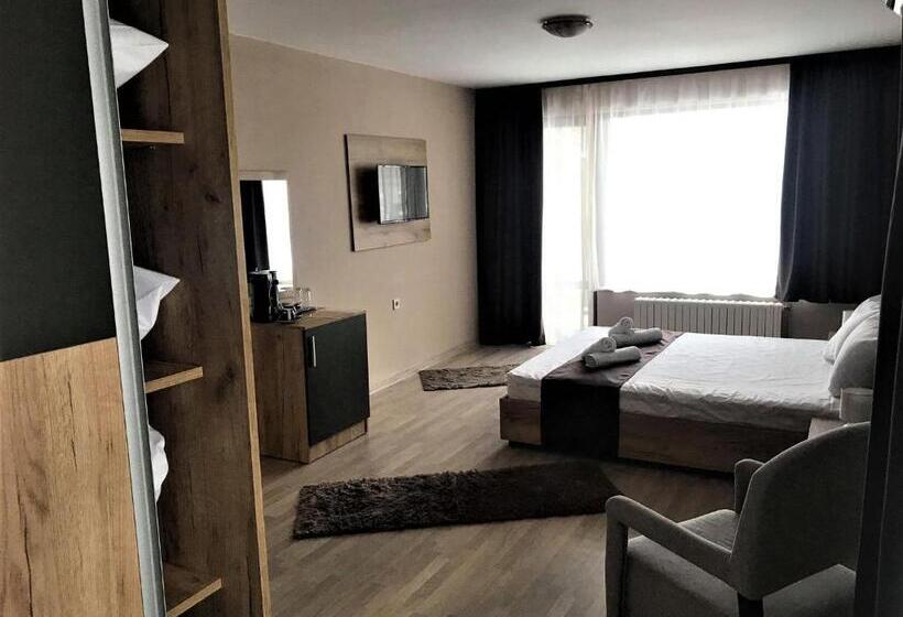 ファミリールーム, Oppium Restaurant & Garden