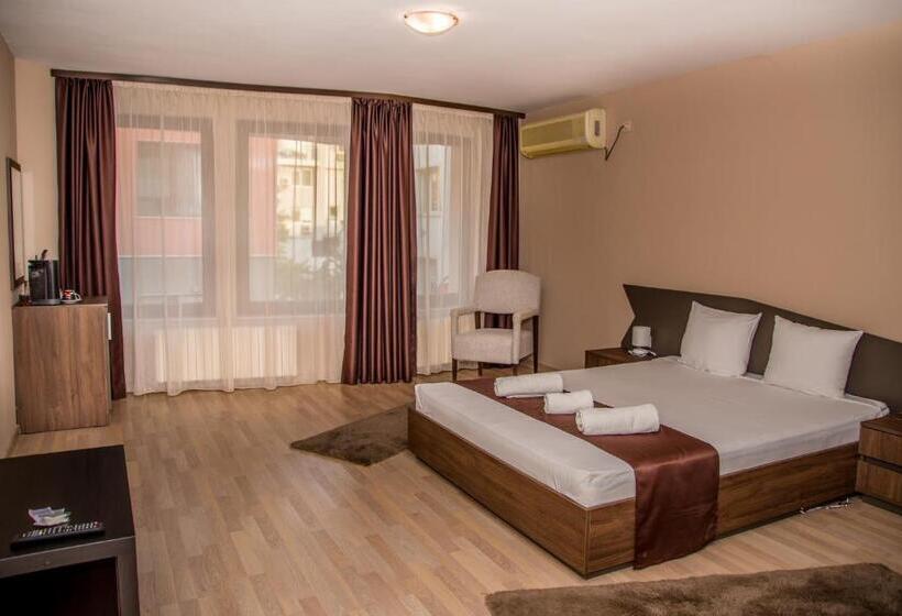 コンフォートトリプルルーム, Oppium Restaurant & Garden