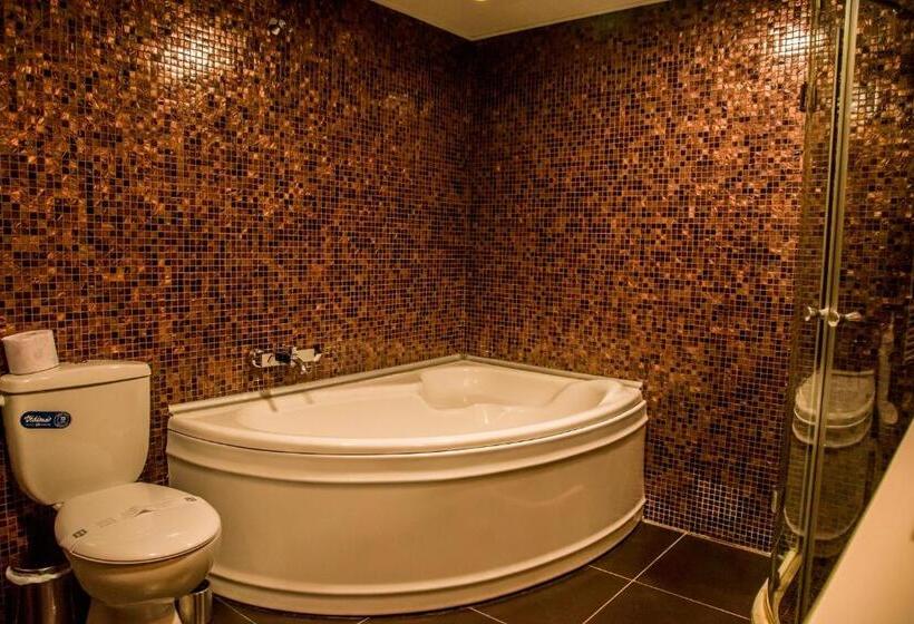 コンフォートトリプルルーム, Oppium Restaurant & Garden