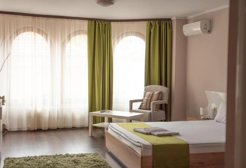 コンフォートトリプルルーム, Oppium Restaurant & Garden