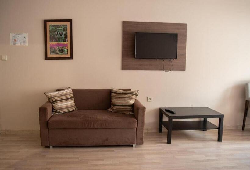 コンフォートトリプルルーム, Oppium Restaurant & Garden