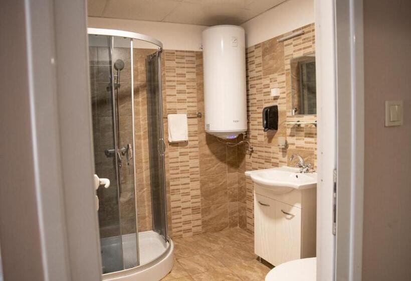 コンフォートトリプルルーム, Oppium Restaurant & Garden