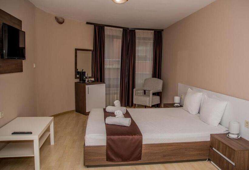 デラックスファミリールーム, Oppium Restaurant & Garden