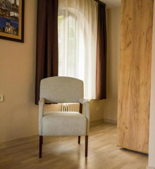 デラックスファミリールーム, Oppium Restaurant & Garden