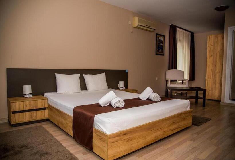 デラックスファミリールーム, Oppium Restaurant & Garden