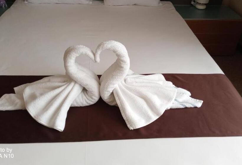 デラックスファミリールーム, Oppium Restaurant & Garden