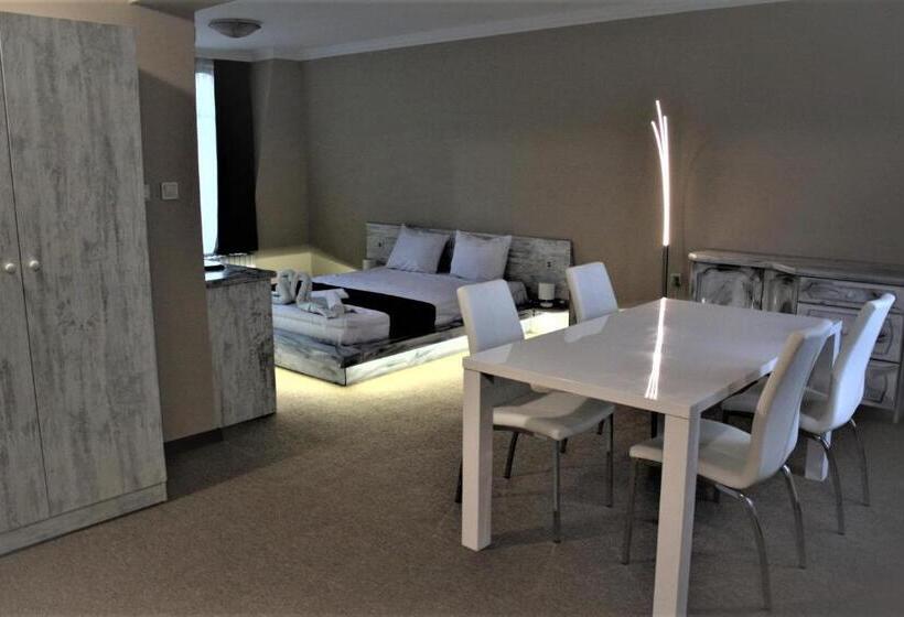 テラス付き１ベッドルームアパートメント, Oppium Restaurant & Garden