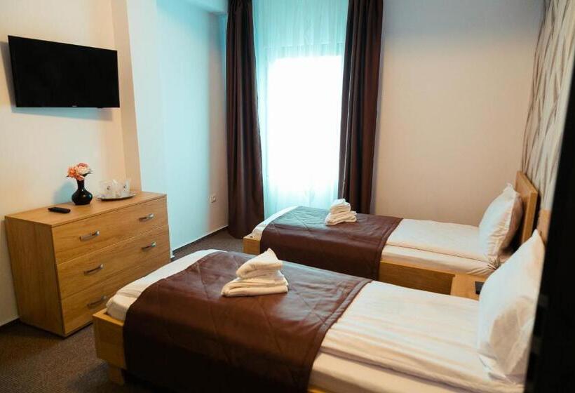 חדר סטנדרט עם מרפסת, Pensiune Confort Morosanu